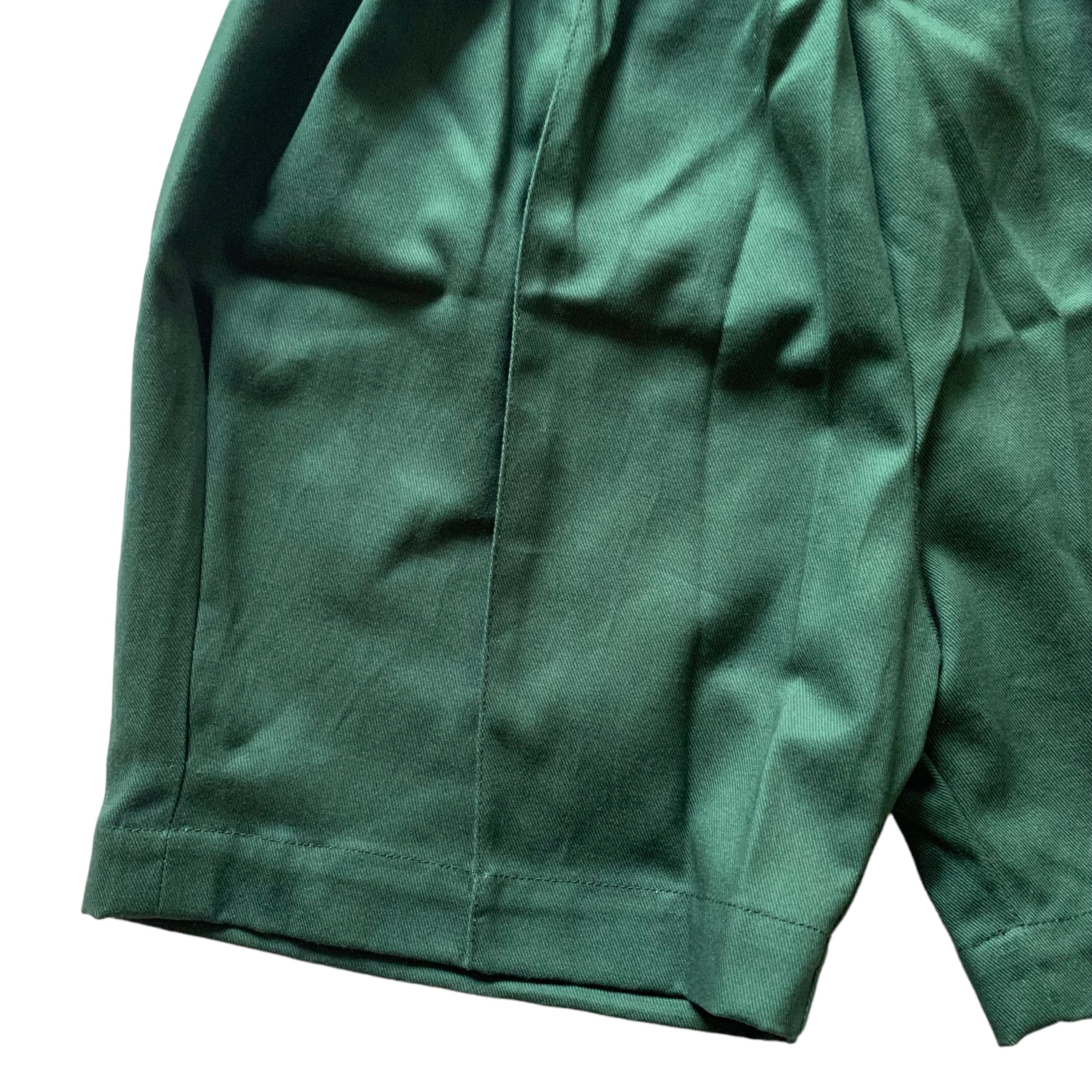 mid length pants : Green